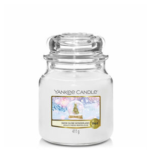 YANKEE CANDLE Classic Vonná svíčka střední Snow Globe Wonderland 411 g